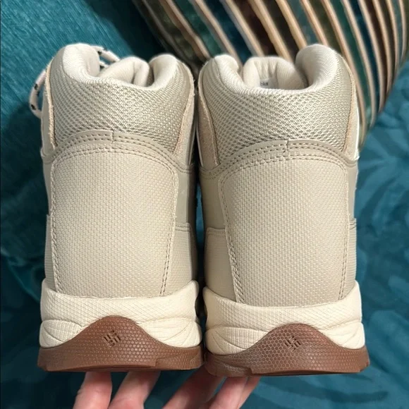 NWOT Columbia Cream and Brown Boots High-Top Design - Picture 5 of 7